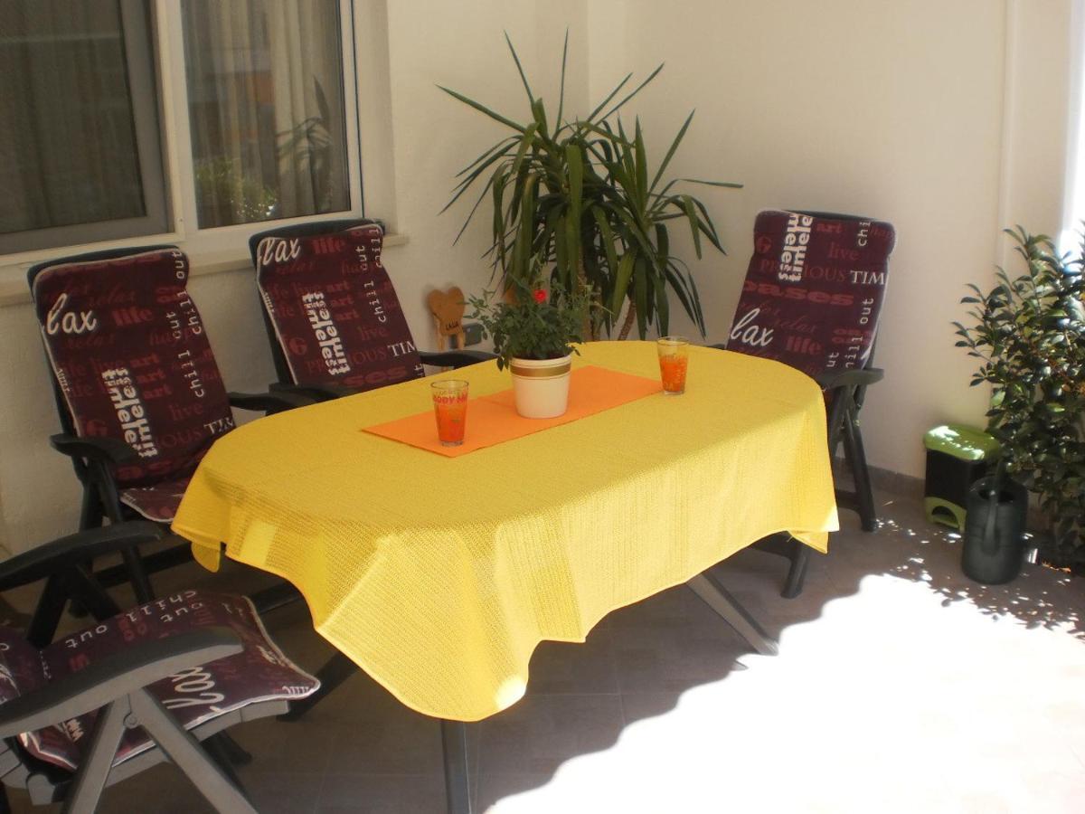 Apartment Lana Omiš Esterno foto