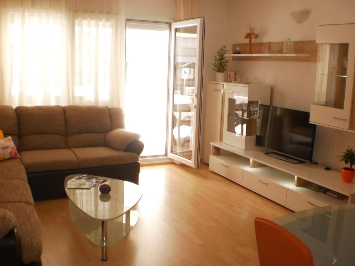 Apartment Lana Omiš Esterno foto