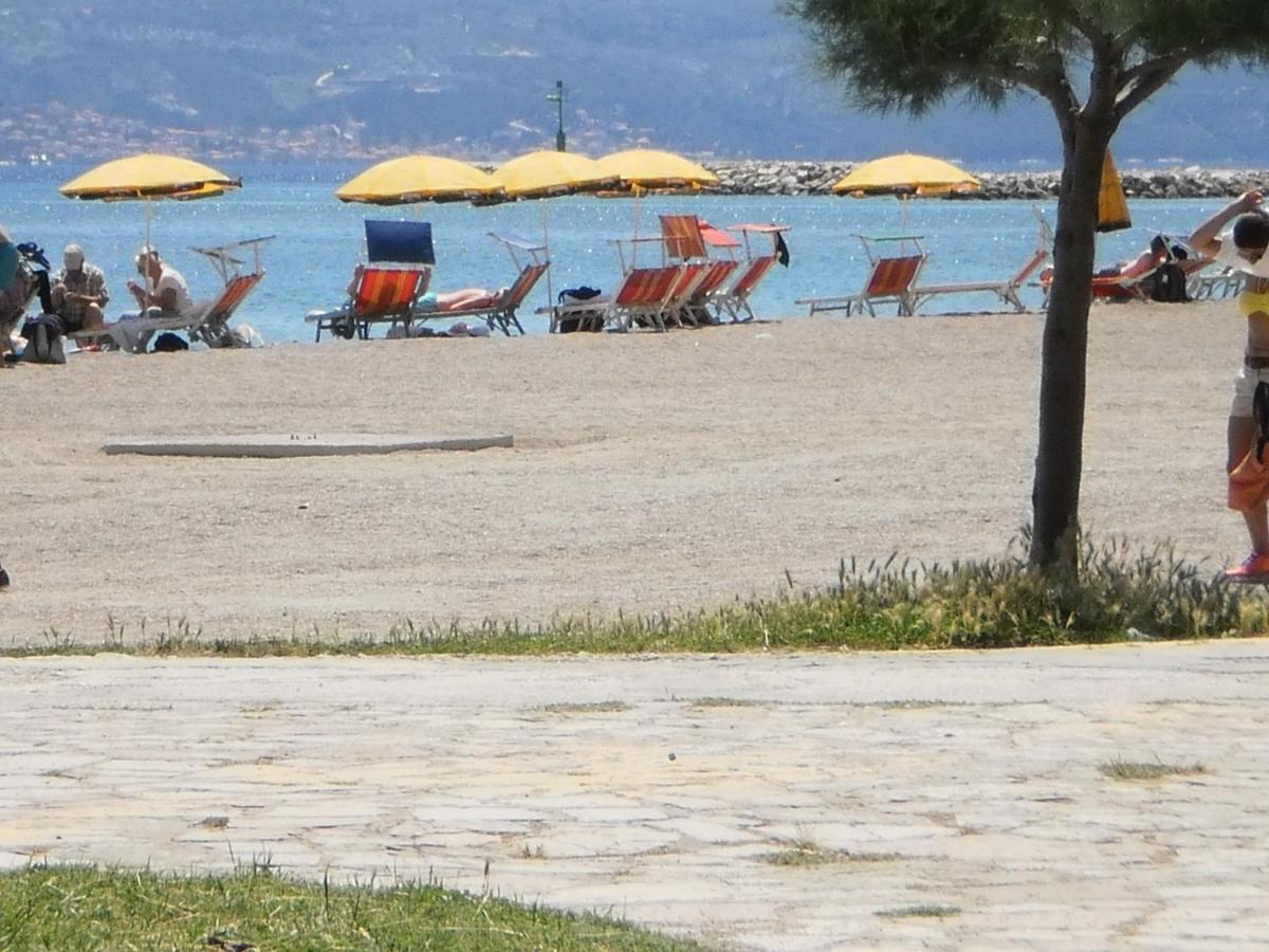 Apartment Lana Omiš Esterno foto