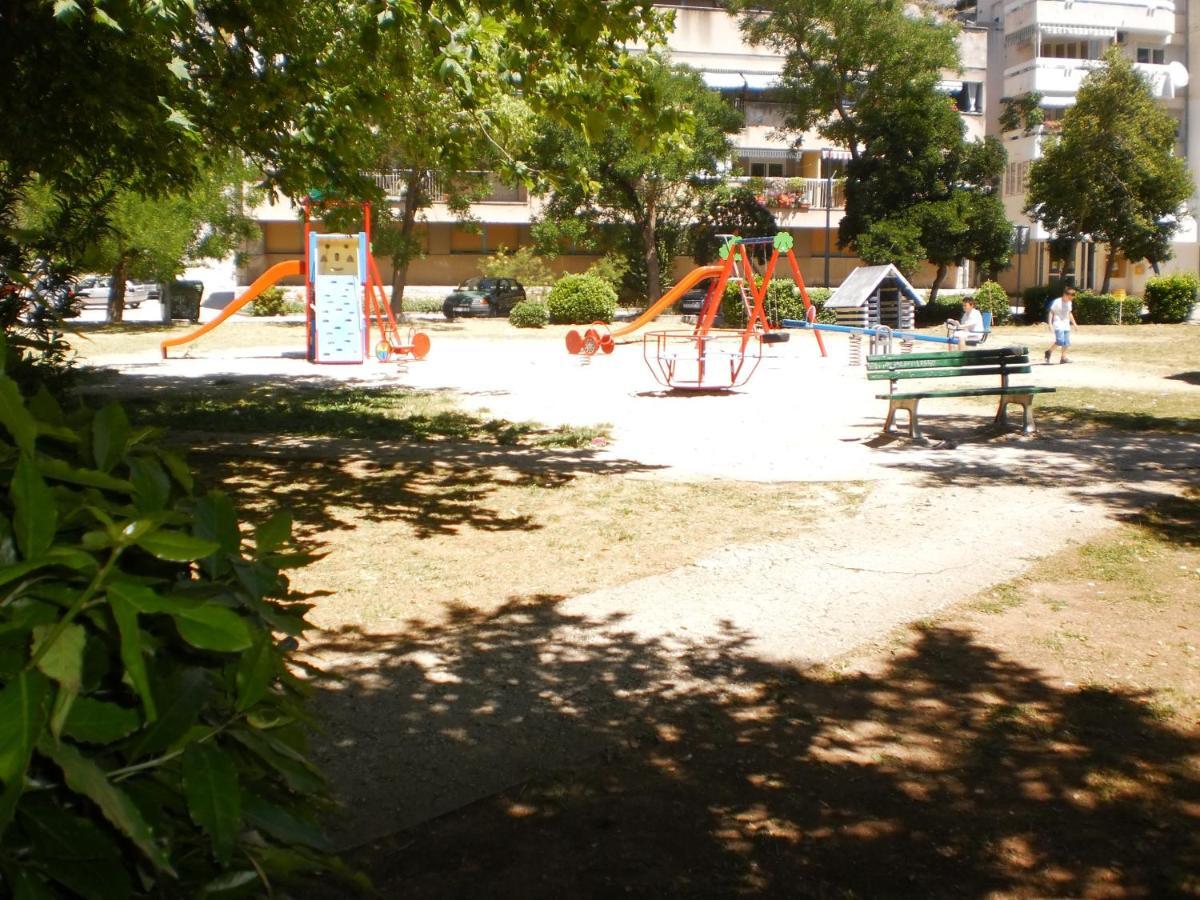 Apartment Lana Omiš Esterno foto