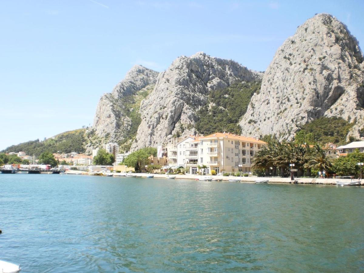 Apartment Lana Omiš Esterno foto